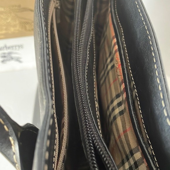 Authentic Burberry Handbag Nova Check. - Picture 5 of 17